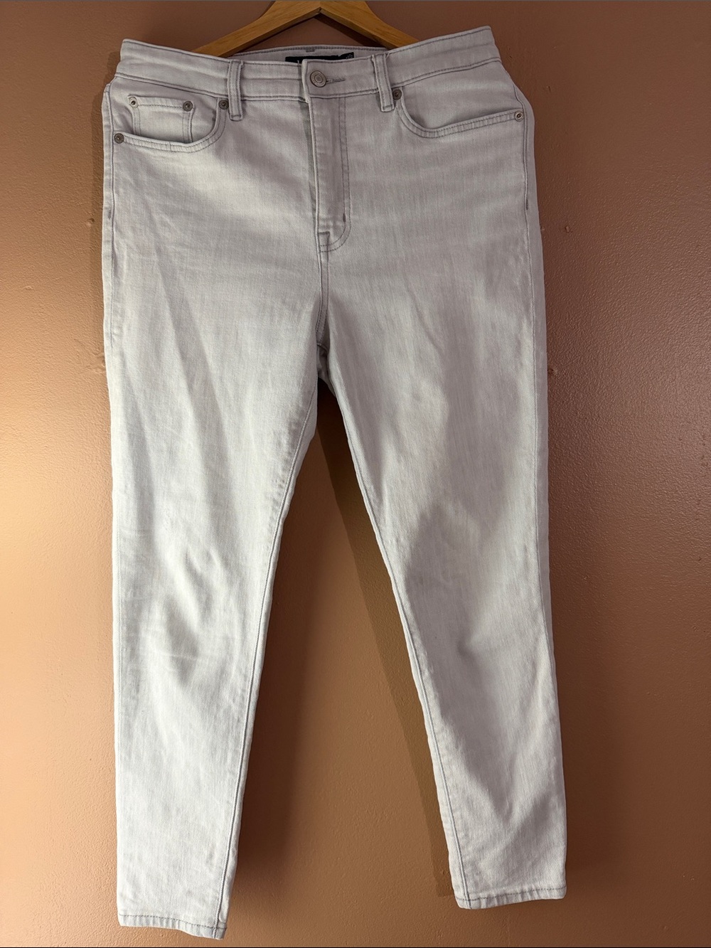 Women’s Light Gray High-Rise Skinny Jeans